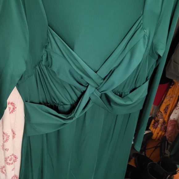 🧹Dress 🧹 - Picture 2 of 2